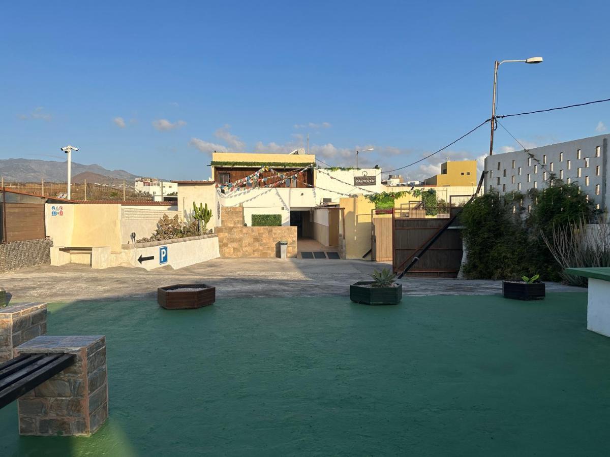 Valtisya Pool And Airport Guest House Telde Exterior photo